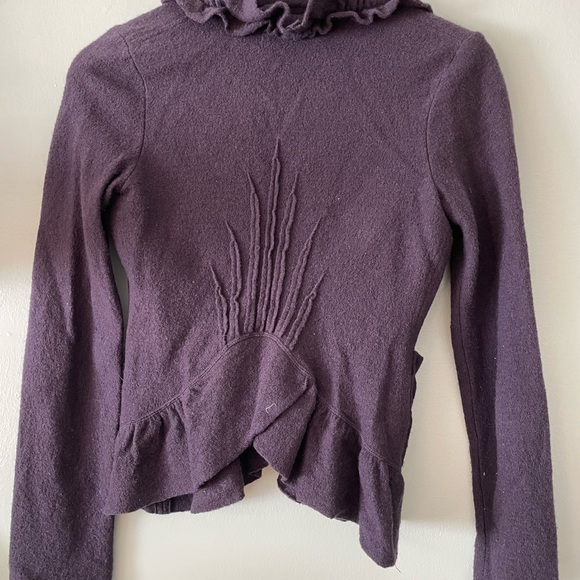 Charlie & Robin 100% wool ruffle cardigan. Two invisible clasps on front. - Picture 2 of 2